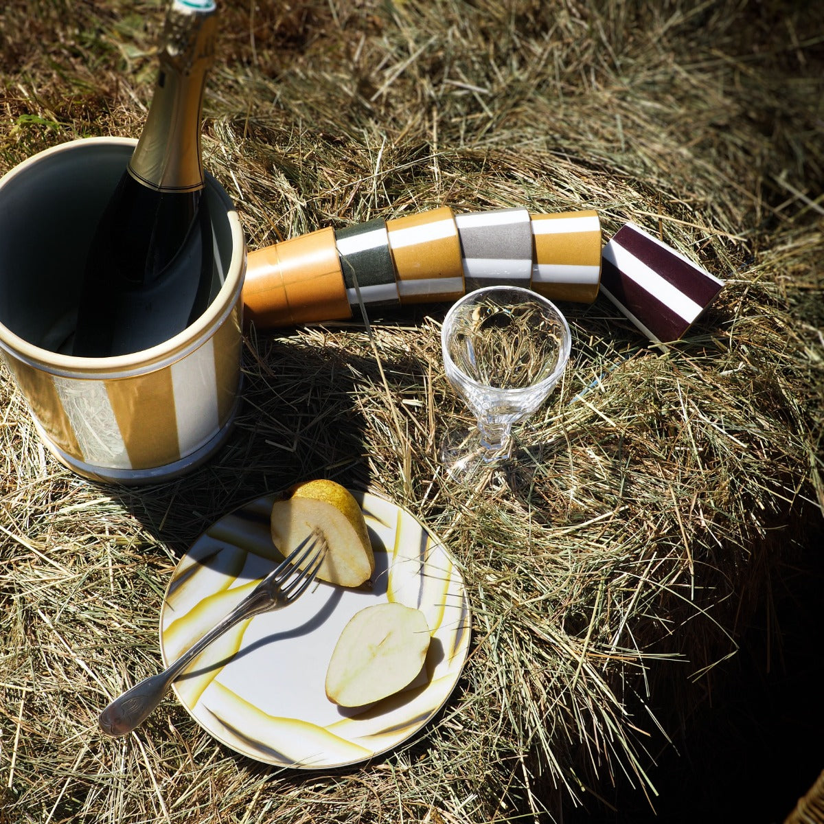 CUPS & SAUCERS MARIE DAAGE