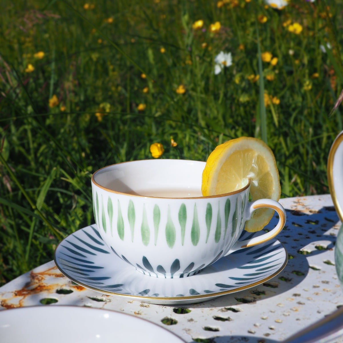 CUPS & SAUCERS MARIE DAAGE